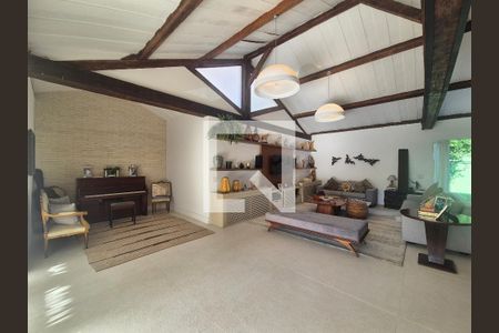 Sala de casa de condomínio à venda com 4 quartos, 800m² em Barra da Tijuca, Rio de Janeiro