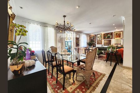 Sala de casa à venda com 4 quartos, 241m² em Santa Lúcia, Belo Horizonte