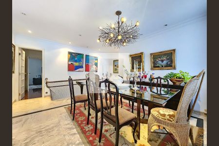 Sala de casa à venda com 4 quartos, 241m² em Santa Lúcia, Belo Horizonte