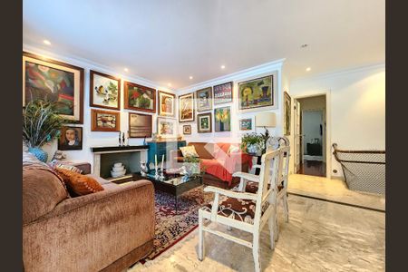 Sala de casa à venda com 4 quartos, 241m² em Santa Lúcia, Belo Horizonte