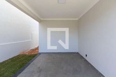 Garagem de casa à venda com 3 quartos, 130m² em Céu Azul, Belo Horizonte