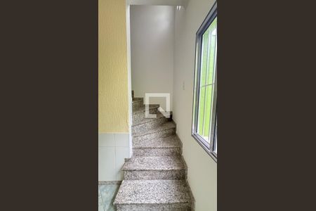 Escada de casa para alugar com 2 quartos, 125m² em Utinga, Santo André