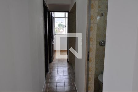 Corredor  de apartamento para alugar com 3 quartos, 75m² em Todos Os Santos, Rio de Janeiro