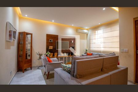 Sala de casa à venda com 4 quartos, 160m² em Tijuca, Rio de Janeiro