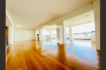 Apartamento à venda com 3 quartos, 215m² em Sumaré, São Paulo