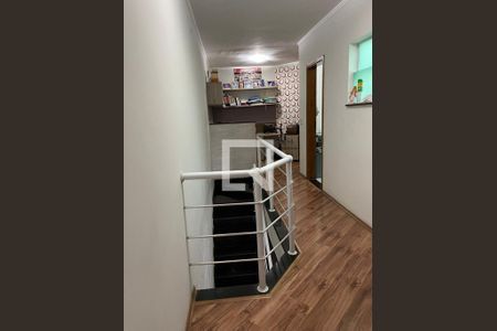 Corredor de casa à venda com 3 quartos, 250m² em Vila Dora, Santo André