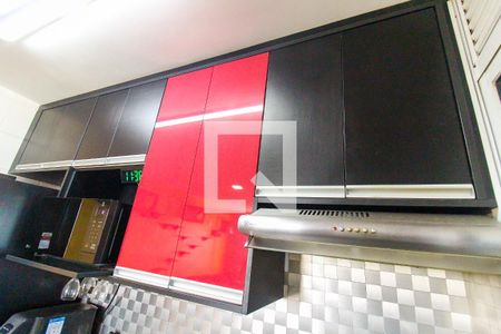 Cozinha de apartamento à venda com 3 quartos, 56m² em Conjunto Residencial José Bonifácio, São Paulo