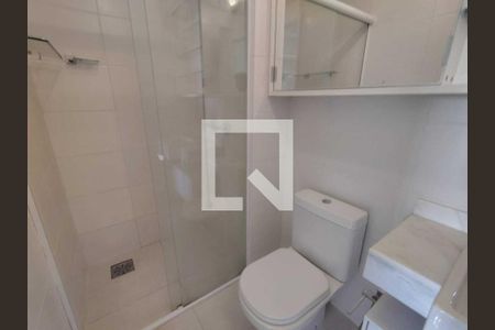 Banheiro de apartamento à venda com 1 quarto, 52m² em Petrópolis, Porto Alegre