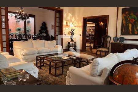 Casa à venda com 4 quartos, 400m² em Alto de Pinheiros, São Paulo