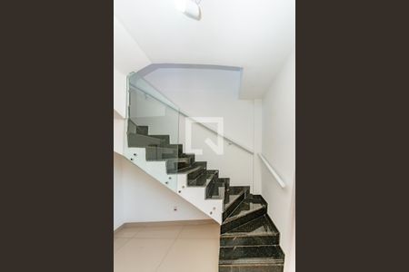 Escada de apartamento à venda com 3 quartos, 199m² em Padre Eustáquio, Belo Horizonte
