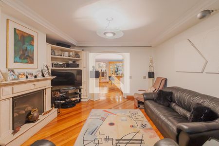 Sala de TV de apartamento à venda com 4 quartos, 402m² em Jardim Paulista, São Paulo