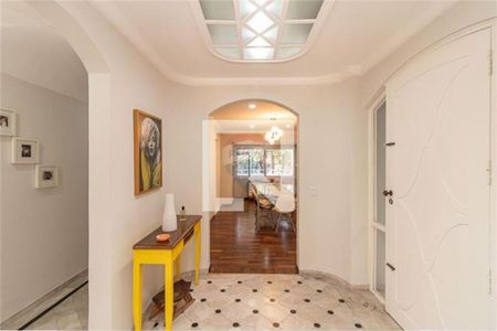 Casa à venda com 4 quartos, 323m² em Vila Sonia, São Paulo