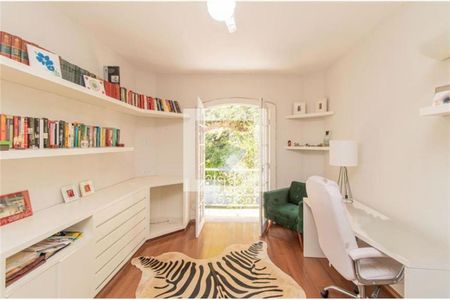 Casa à venda com 4 quartos, 323m² em Vila Sonia, São Paulo