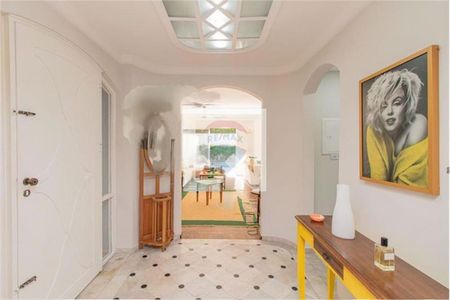 Casa à venda com 4 quartos, 323m² em Vila Sonia, São Paulo