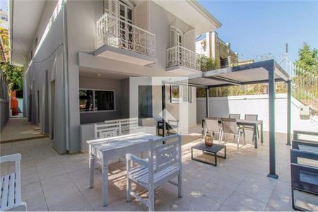 Casa à venda com 4 quartos, 323m² em Vila Sonia, São Paulo