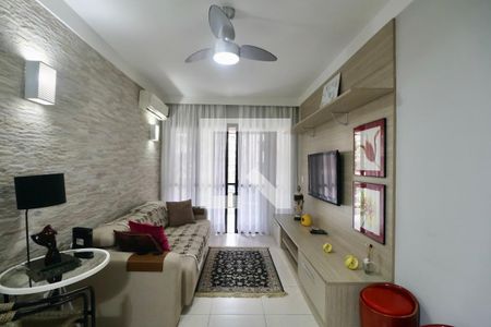 Sala de apartamento para alugar com 3 quartos, 110m² em Balneario Guarujá, Guarujá