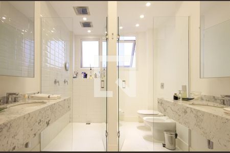 Banheiro de apartamento à venda com 4 quartos, 293m² em Consolação, São Paulo