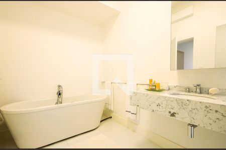 Banheiro de apartamento à venda com 4 quartos, 293m² em Consolação, São Paulo