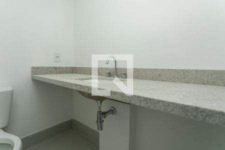 Banheiro da Suíte de apartamento à venda com 2 quartos, 70m² em Auxiliadora, Porto Alegre