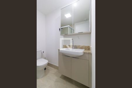 Banheiro de kitnet/studio para alugar com 0 quarto, 24m² em Santo Amaro, São Paulo