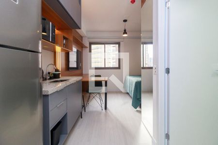 Cozinha de kitnet/studio para alugar com 0 quarto, 24m² em Santo Amaro, São Paulo