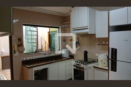 Casa à venda com 3 quartos, 178m² em Santa Maria, Santo André
