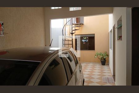 Casa à venda com 3 quartos, 178m² em Santa Maria, Santo André