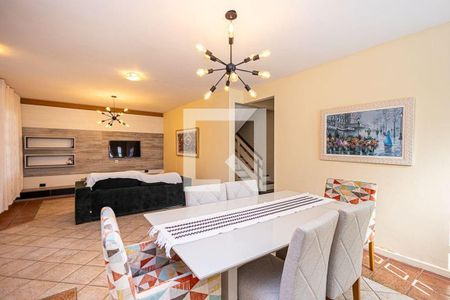 Casa à venda com 4 quartos, 313m² em Camboinhas, Niterói