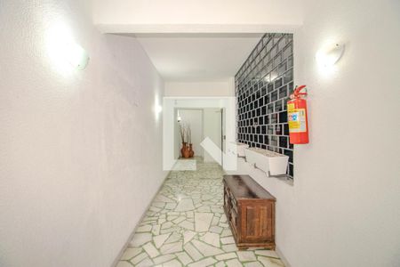 Hall de entrada de apartamento para alugar com 2 quartos, 86m² em Auxiliadora, Porto Alegre