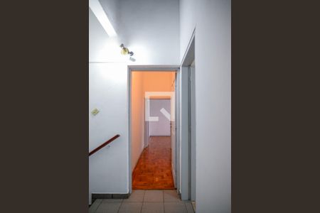 Corredor  de casa para alugar com 3 quartos, 153m² em Vila Santo Estefano, São Paulo