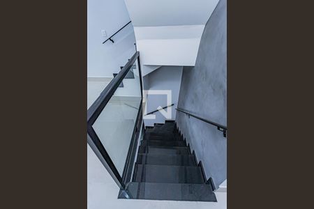 Escada de casa à venda com 3 quartos, 299m² em Parque Sao Domingos, São Paulo