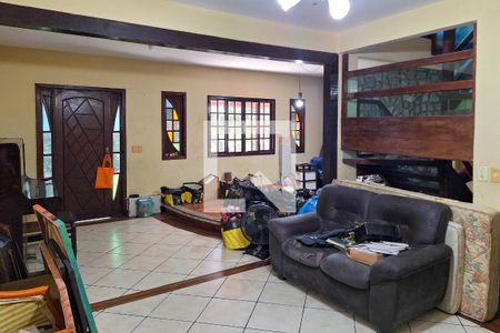 Sala de casa à venda com 4 quartos, 180m² em Itaipu, Niterói