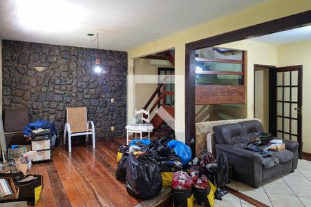 Sala de casa à venda com 4 quartos, 180m² em Itaipu, Niterói