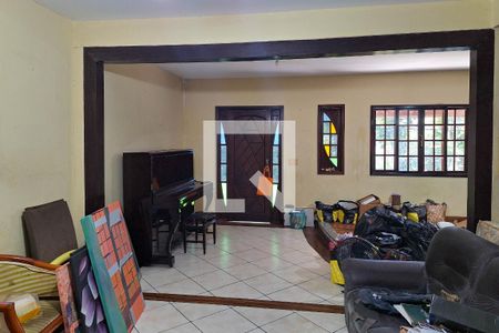 Sala de casa à venda com 4 quartos, 180m² em Itaipu, Niterói