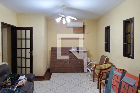 Sala de casa à venda com 4 quartos, 180m² em Itaipu, Niterói