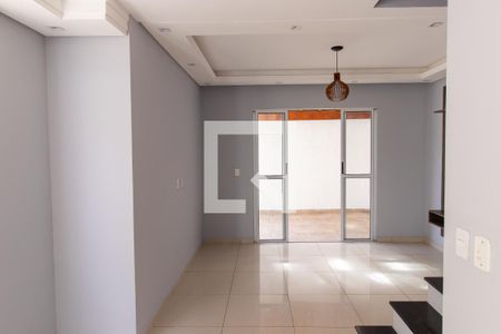 Sala de casa de condomínio para alugar com 2 quartos, 210m² em Jardim Petropolis, Cotia