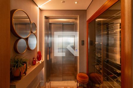Hall de Entrada - Elevador Privativo de apartamento à venda com 4 quartos, 185m² em Indianópolis, São Paulo