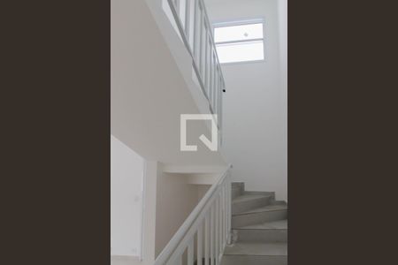 Escada de casa à venda com 3 quartos, 194m² em Jardim Dourado, Guarulhos