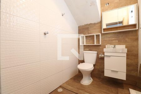 Banheiro de kitnet/studio para alugar com 1 quarto, 32m² em Vila Romana, São Paulo
