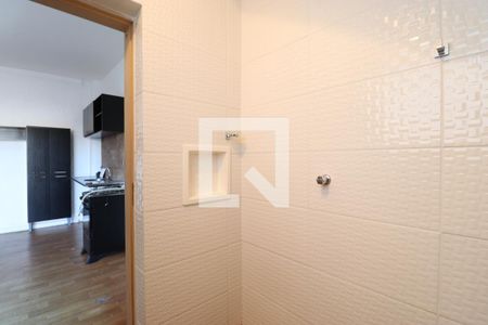 Banheiro de kitnet/studio para alugar com 1 quarto, 32m² em Vila Romana, São Paulo