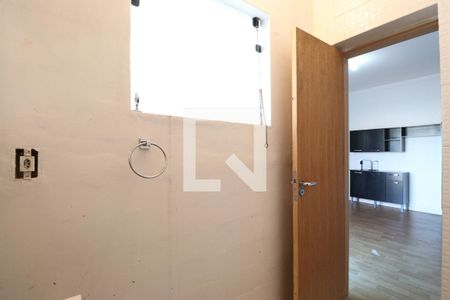 Banheiro de kitnet/studio para alugar com 1 quarto, 32m² em Vila Romana, São Paulo