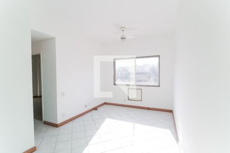 Sala de apartamento para alugar com 2 quartos, 73m² em Del Castilho, Rio de Janeiro