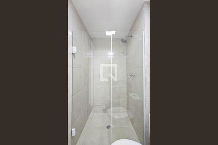 Banheiro de apartamento para alugar com 3 quartos, 55m² em Jardim Santo Antoninho, São Paulo