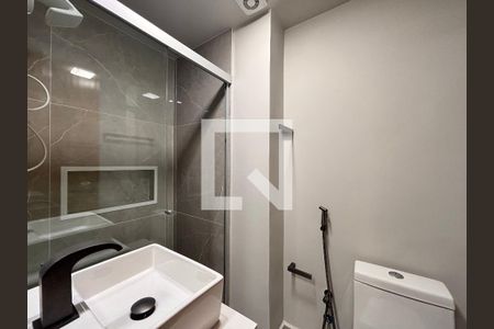 Banheiro de kitnet/studio para alugar com 1 quarto, 18m² em Vila Nova Conceição, São Paulo