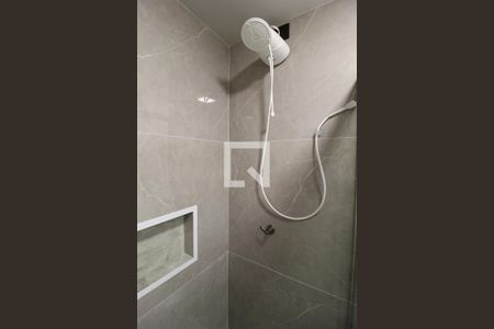 Banheiro de kitnet/studio para alugar com 1 quarto, 15m² em Vila Nova Conceição, São Paulo