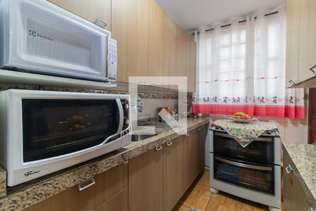 Cozinha e Área de Serviço de apartamento à venda com 2 quartos, 69m² em Medianeira, Porto Alegre