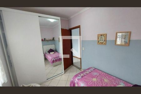 Casa à venda com 3 quartos, 200m² em Jardim Cláudia, São Paulo