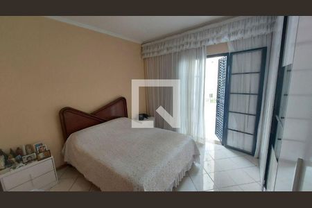 Casa à venda com 3 quartos, 200m² em Jardim Cláudia, São Paulo