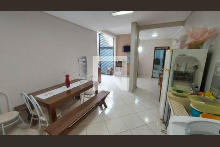 Casa à venda com 3 quartos, 200m² em Jardim Cláudia, São Paulo