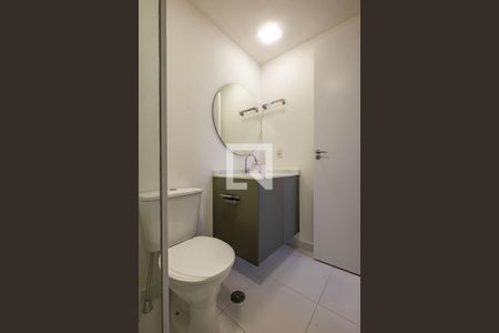 Banheiro de kitnet/studio para alugar com 1 quarto, 25m² em Pinheiros, São Paulo